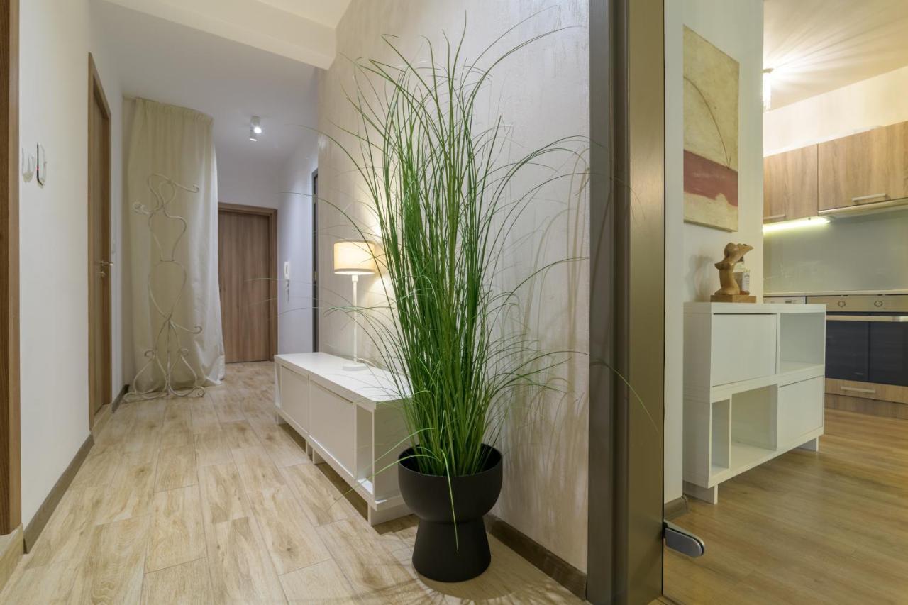 Мarelis Luxe Port Apartment Varna Exterior photo